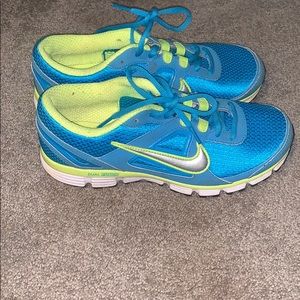 Nike dual fusion running shoes size 10